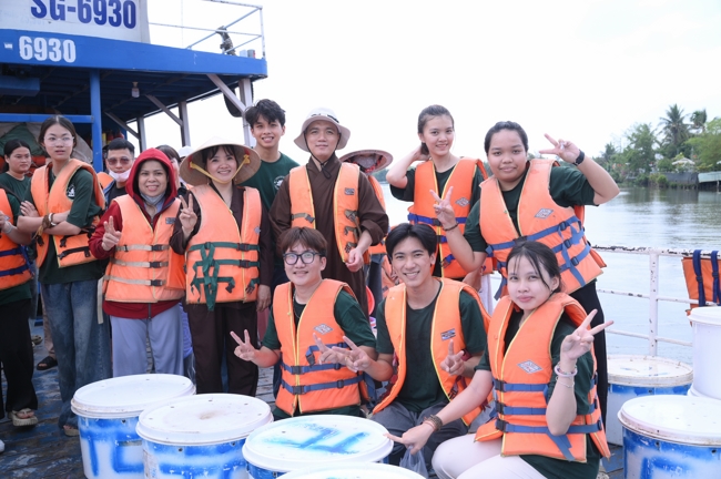 Freeing of creatures at Nhi Binh ferry (Hoc Mon)
