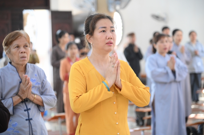 Freeing of creatures at Nhi Binh ferry (Hoc Mon)