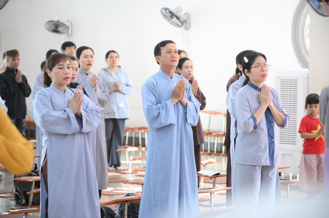 Freeing of creatures at Nhi Binh ferry (Hoc Mon)