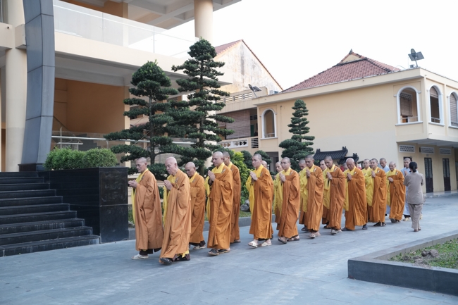 Prostrating five hundred names Bodhisattva Avalokitesvara