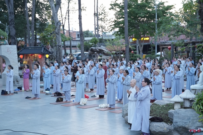 Prostrating five hundred names Bodhisattva Avalokitesvara