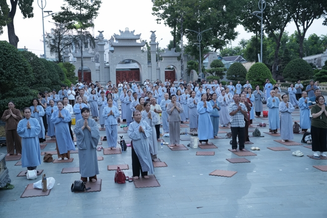 Prostrating five hundred names Bodhisattva Avalokitesvara