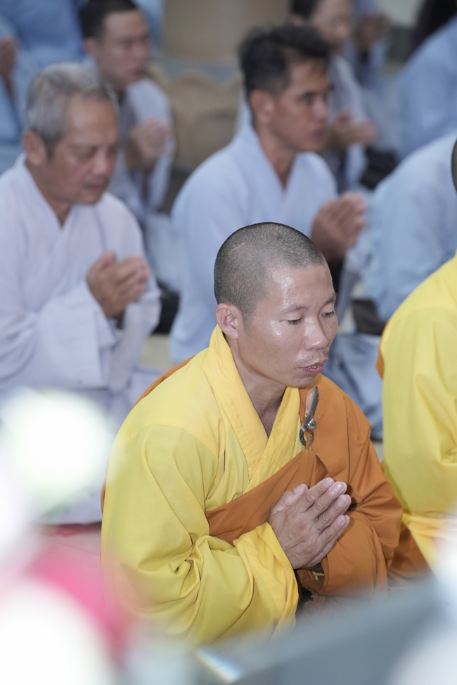 Prostrating five hundred names Bodhisattva Avalokitesvara