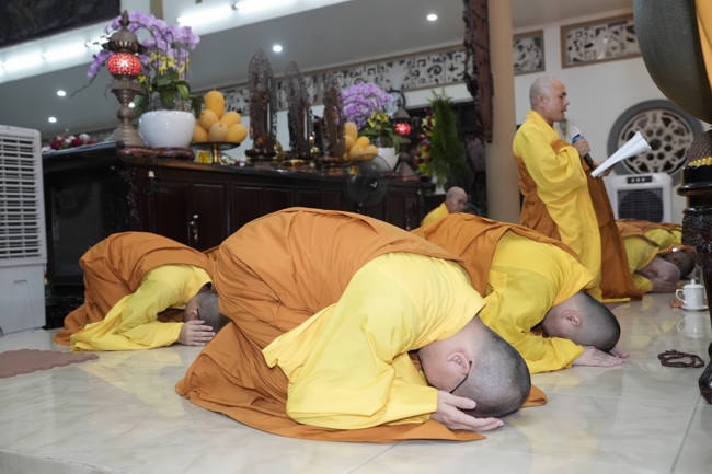 Prostrating five hundred names Bodhisattva Avalokitesvara