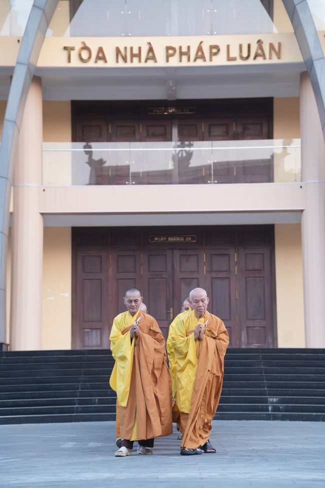 Prostrating five hundred names Bodhisattva Avalokitesvara