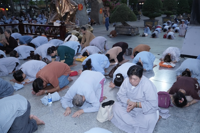 Prostrating five hundred names Bodhisattva Avalokitesvara