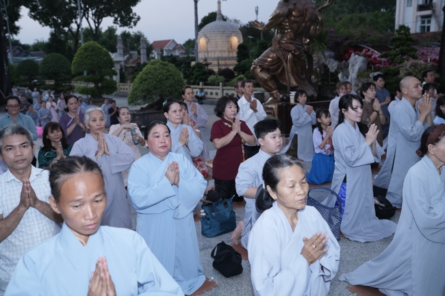 Prostrating five hundred names Bodhisattva Avalokitesvara