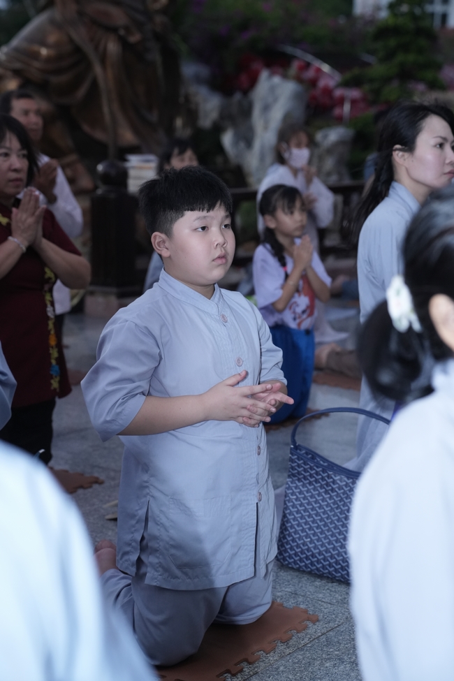 Prostrating five hundred names Bodhisattva Avalokitesvara