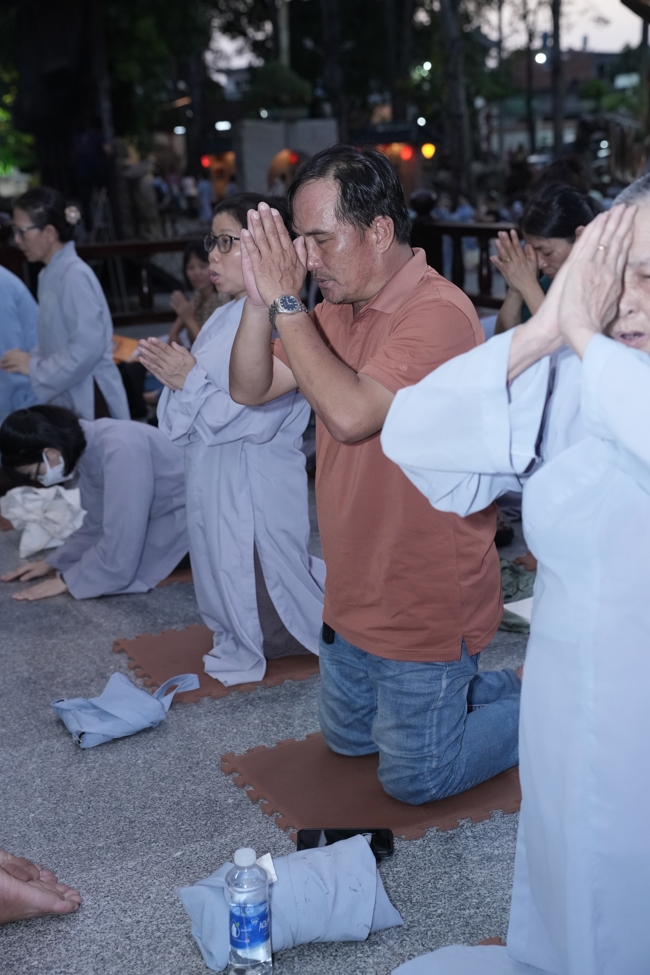 Prostrating five hundred names Bodhisattva Avalokitesvara