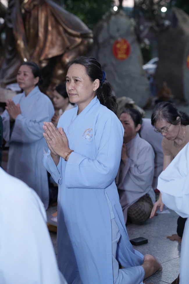 Prostrating five hundred names Bodhisattva Avalokitesvara