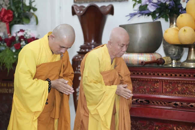 Prostrating five hundred names Bodhisattva Avalokitesvara