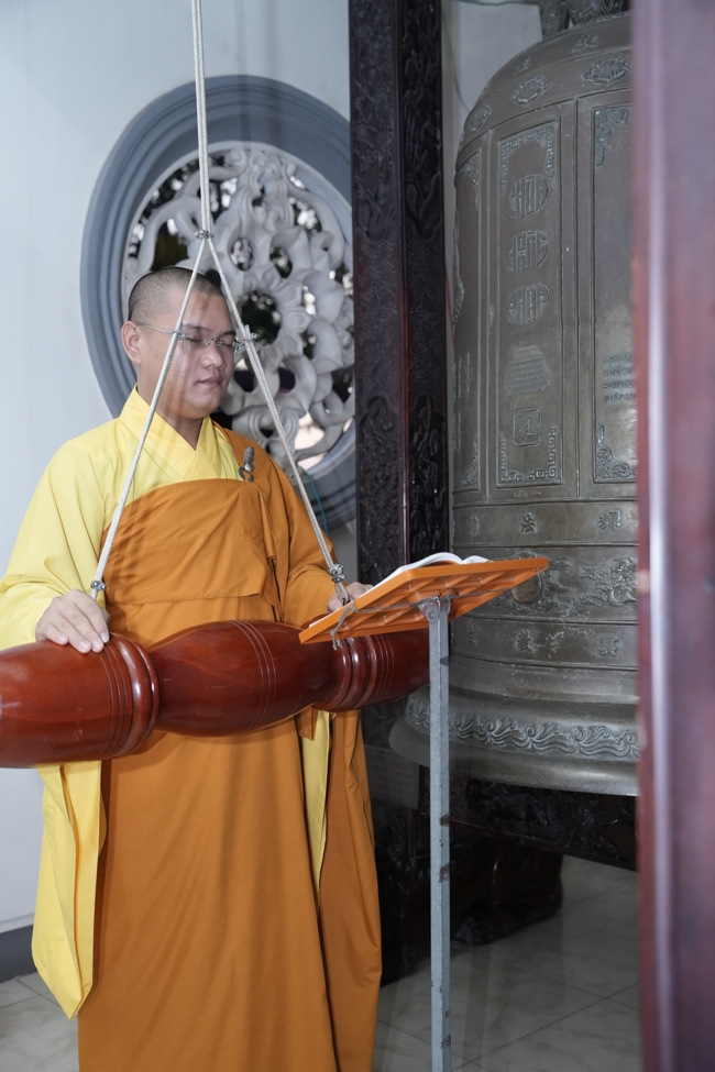 Prostrating five hundred names Bodhisattva Avalokitesvara