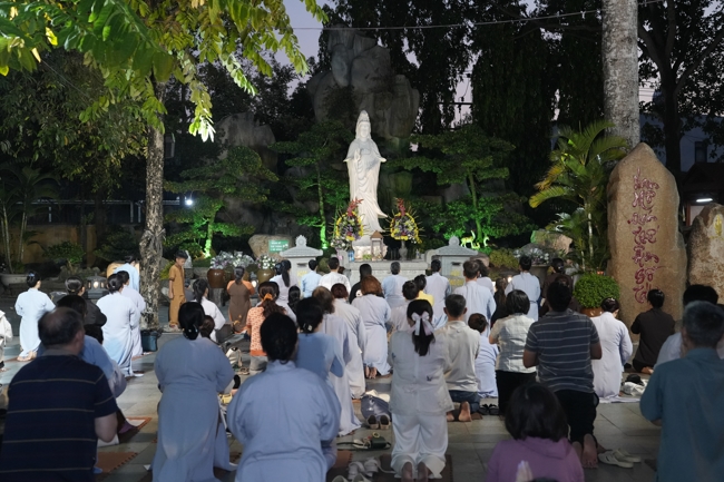 Prostrating five hundred names Bodhisattva Avalokitesvara