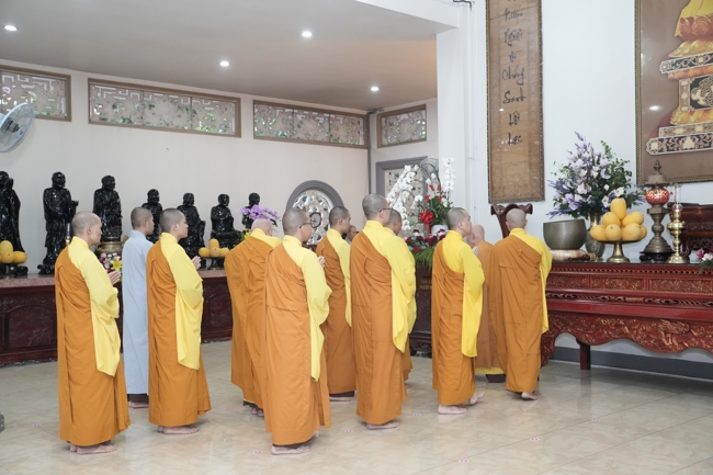 Prostrating five hundred names Bodhisattva Avalokitesvara