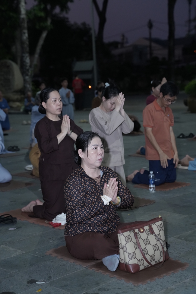 Prostrating five hundred names Bodhisattva Avalokitesvara