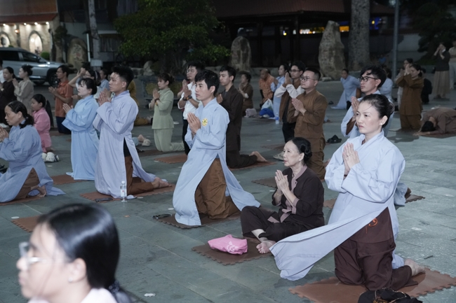 Prostrating five hundred names Bodhisattva Avalokitesvara