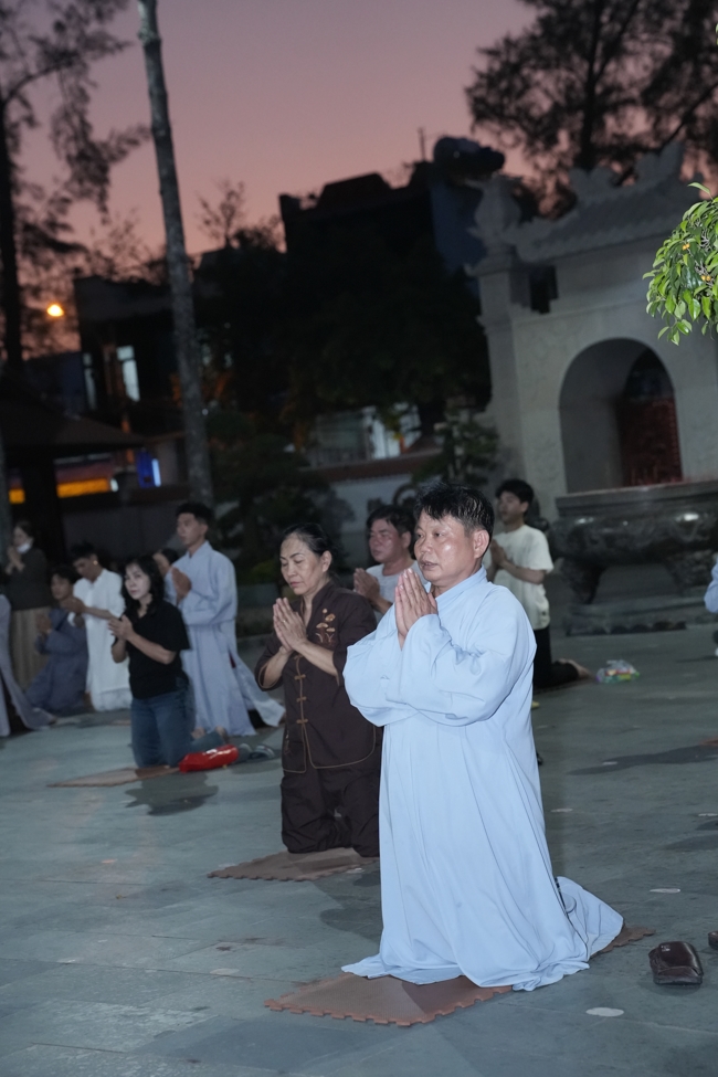 Prostrating five hundred names Bodhisattva Avalokitesvara