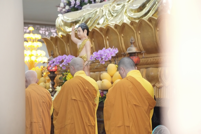 Prostrating five hundred names Bodhisattva Avalokitesvara