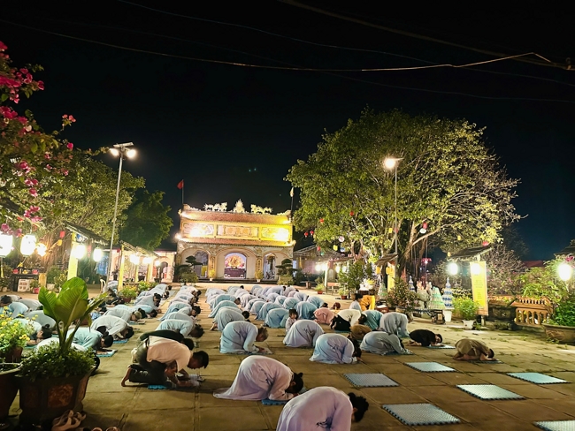 Memorial Night, Fulfillment Ceremony of the Five Hundred Names Vow and Chanting of Great Compassion Mantra Celebrating the Birthday of Avalokiteshvara Bodhisattva at Dong Cao Pagoda, Thanh Hoa