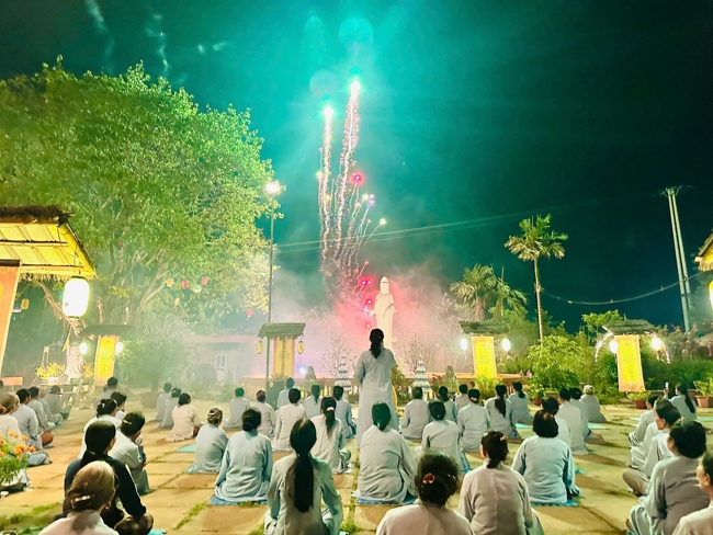 Memorial Night, Fulfillment Ceremony of the Five Hundred Names Vow and Chanting of Great Compassion Mantra Celebrating the Birthday of Avalokiteshvara Bodhisattva at Dong Cao Pagoda, Thanh Hoa