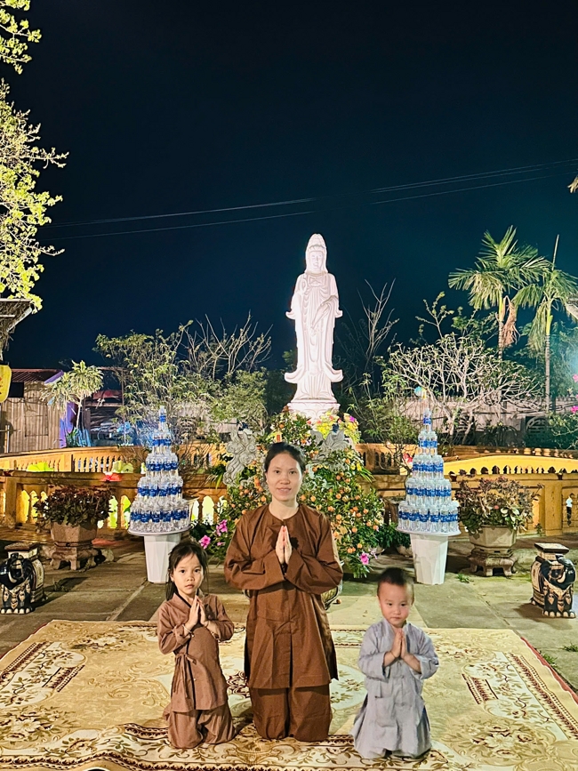 Memorial Night, Fulfillment Ceremony of the Five Hundred Names Vow and Chanting of Great Compassion Mantra Celebrating the Birthday of Avalokiteshvara Bodhisattva at Dong Cao Pagoda, Thanh Hoa