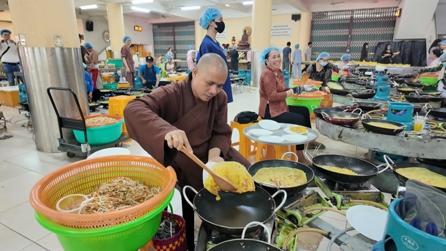 BA NGÀY THIẾT ĐÃI BÁNH XÈO KÍNH MỪNG ĐẠI LỄ PHẬT ĐẢN VESAK 2026 | CHÙA HOẰNG PHÁP.