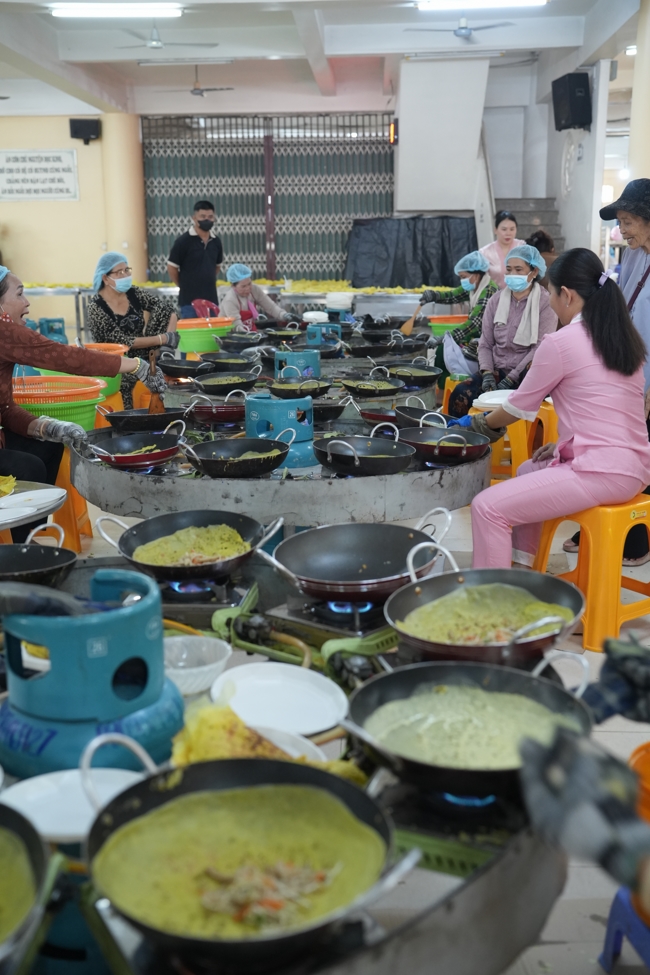 BA NGÀY THIẾT ĐÃI BÁNH XÈO KÍNH MỪNG ĐẠI LỄ PHẬT ĐẢN VESAK 2026 | CHÙA HOẰNG PHÁP.
