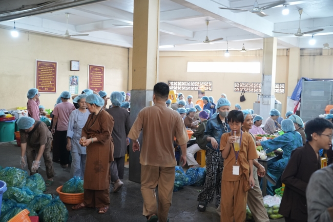 BA NGÀY THIẾT ĐÃI BÁNH XÈO KÍNH MỪNG ĐẠI LỄ PHẬT ĐẢN VESAK 2026 | CHÙA HOẰNG PHÁP.