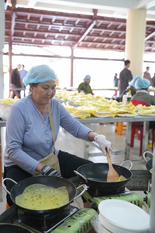 BA NGÀY THIẾT ĐÃI BÁNH XÈO KÍNH MỪNG ĐẠI LỄ PHẬT ĐẢN VESAK 2026 | CHÙA HOẰNG PHÁP.