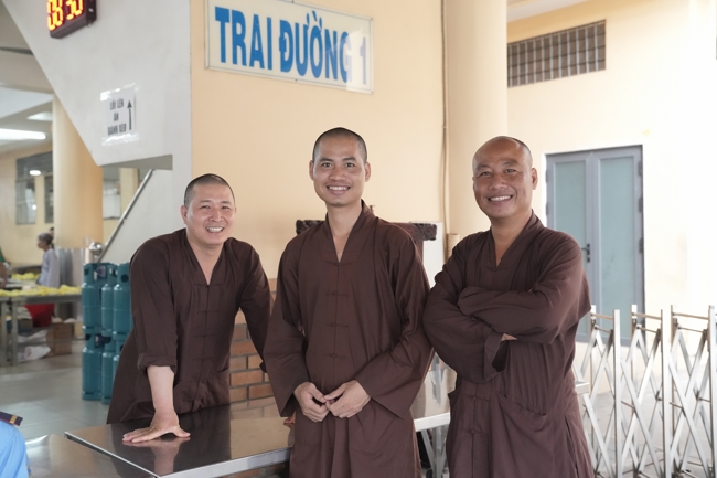 BA NGÀY THIẾT ĐÃI BÁNH XÈO KÍNH MỪNG ĐẠI LỄ PHẬT ĐẢN VESAK 2026 | CHÙA HOẰNG PHÁP.