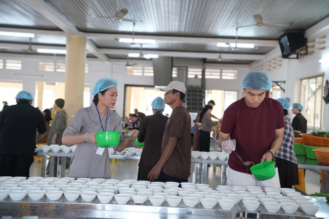 BA NGÀY THIẾT ĐÃI BÁNH XÈO KÍNH MỪNG ĐẠI LỄ PHẬT ĐẢN VESAK 2026 | CHÙA HOẰNG PHÁP.