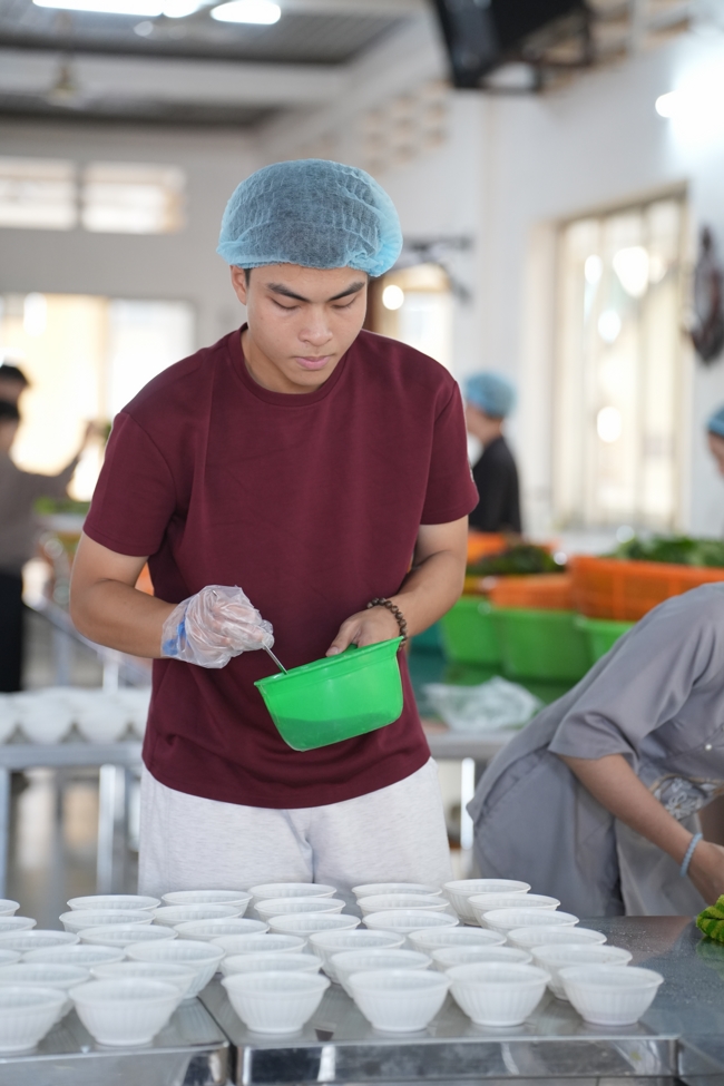 BA NGÀY THIẾT ĐÃI BÁNH XÈO KÍNH MỪNG ĐẠI LỄ PHẬT ĐẢN VESAK 2026 | CHÙA HOẰNG PHÁP.