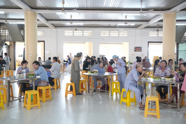 BA NGÀY THIẾT ĐÃI BÁNH XÈO KÍNH MỪNG ĐẠI LỄ PHẬT ĐẢN VESAK 2026 | CHÙA HOẰNG PHÁP.
