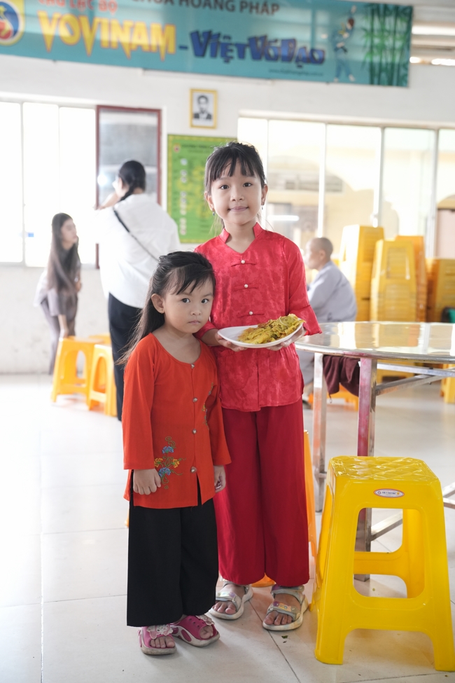BA NGÀY THIẾT ĐÃI BÁNH XÈO KÍNH MỪNG ĐẠI LỄ PHẬT ĐẢN VESAK 2026 | CHÙA HOẰNG PHÁP.