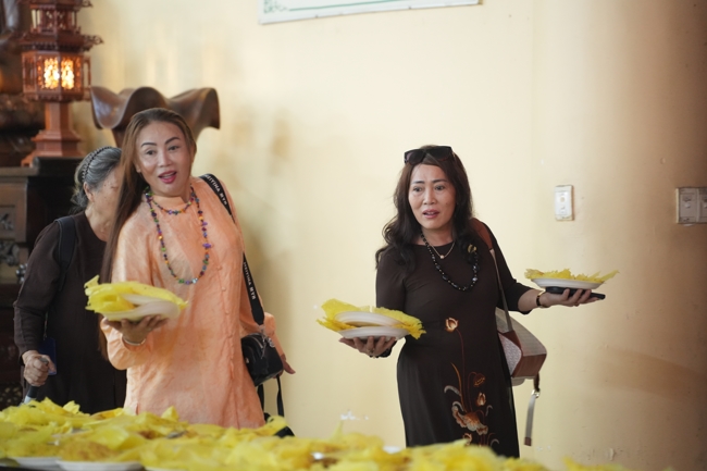 BA NGÀY THIẾT ĐÃI BÁNH XÈO KÍNH MỪNG ĐẠI LỄ PHẬT ĐẢN VESAK 2026 | CHÙA HOẰNG PHÁP.