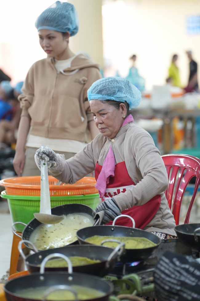 BA NGÀY THIẾT ĐÃI BÁNH XÈO KÍNH MỪNG ĐẠI LỄ PHẬT ĐẢN VESAK 2026 | CHÙA HOẰNG PHÁP.