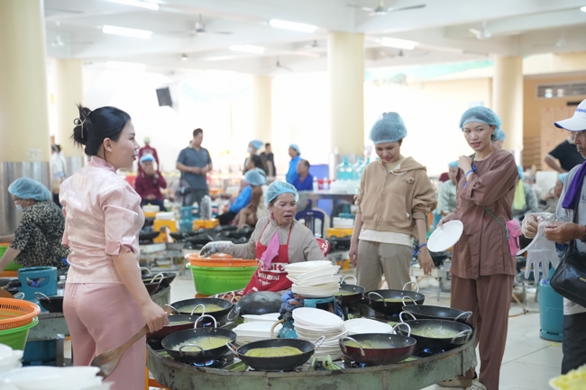 BA NGÀY THIẾT ĐÃI BÁNH XÈO KÍNH MỪNG ĐẠI LỄ PHẬT ĐẢN VESAK 2026 | CHÙA HOẰNG PHÁP.