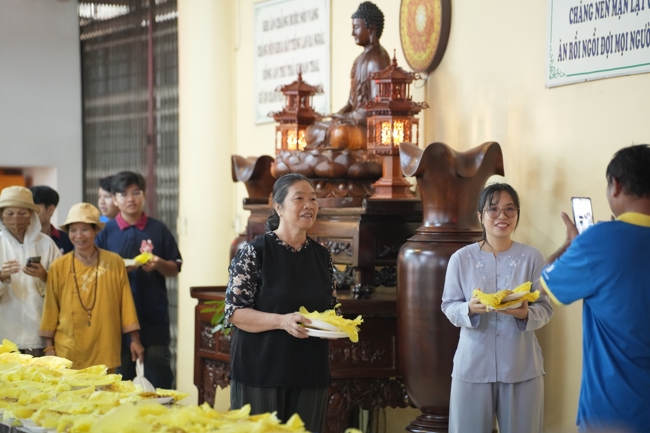 BA NGÀY THIẾT ĐÃI BÁNH XÈO KÍNH MỪNG ĐẠI LỄ PHẬT ĐẢN VESAK 2026 | CHÙA HOẰNG PHÁP.