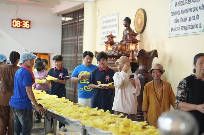 BA NGÀY THIẾT ĐÃI BÁNH XÈO KÍNH MỪNG ĐẠI LỄ PHẬT ĐẢN VESAK 2026 | CHÙA HOẰNG PHÁP.