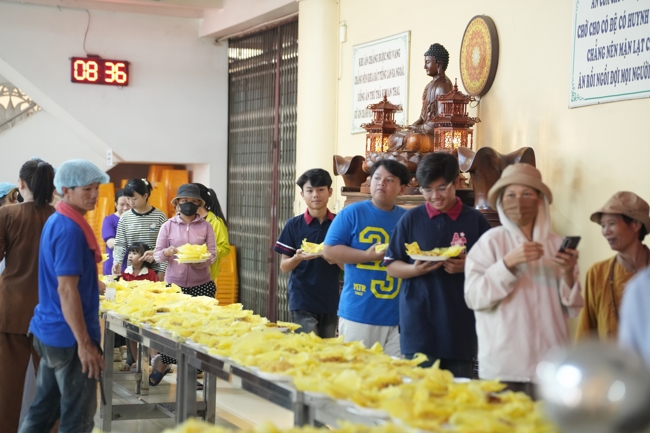 BA NGÀY THIẾT ĐÃI BÁNH XÈO KÍNH MỪNG ĐẠI LỄ PHẬT ĐẢN VESAK 2026 | CHÙA HOẰNG PHÁP.