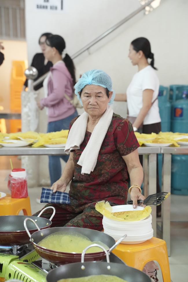 BA NGÀY THIẾT ĐÃI BÁNH XÈO KÍNH MỪNG ĐẠI LỄ PHẬT ĐẢN VESAK 2026 | CHÙA HOẰNG PHÁP.