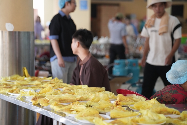BA NGÀY THIẾT ĐÃI BÁNH XÈO KÍNH MỪNG ĐẠI LỄ PHẬT ĐẢN VESAK 2026 | CHÙA HOẰNG PHÁP.