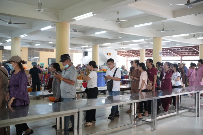 BA NGÀY THIẾT ĐÃI BÁNH XÈO KÍNH MỪNG ĐẠI LỄ PHẬT ĐẢN VESAK 2026 | CHÙA HOẰNG PHÁP.