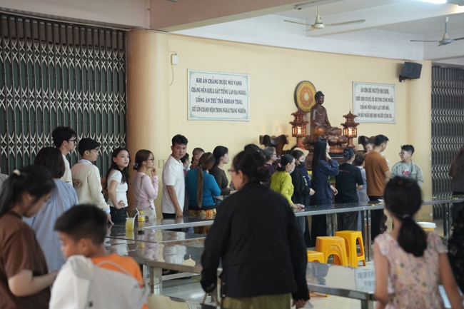 BA NGÀY THIẾT ĐÃI BÁNH XÈO KÍNH MỪNG ĐẠI LỄ PHẬT ĐẢN VESAK 2026 | CHÙA HOẰNG PHÁP.