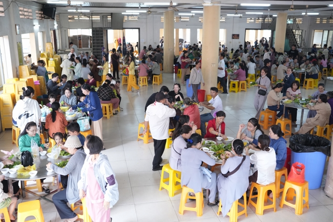 BA NGÀY THIẾT ĐÃI BÁNH XÈO KÍNH MỪNG ĐẠI LỄ PHẬT ĐẢN VESAK 2026 | CHÙA HOẰNG PHÁP.