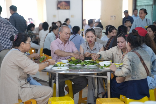 BA NGÀY THIẾT ĐÃI BÁNH XÈO KÍNH MỪNG ĐẠI LỄ PHẬT ĐẢN VESAK 2026 | CHÙA HOẰNG PHÁP.