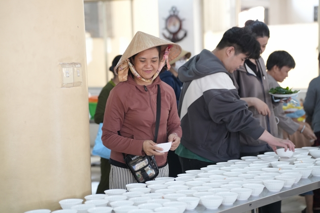 BA NGÀY THIẾT ĐÃI BÁNH XÈO KÍNH MỪNG ĐẠI LỄ PHẬT ĐẢN VESAK 2026 | CHÙA HOẰNG PHÁP.