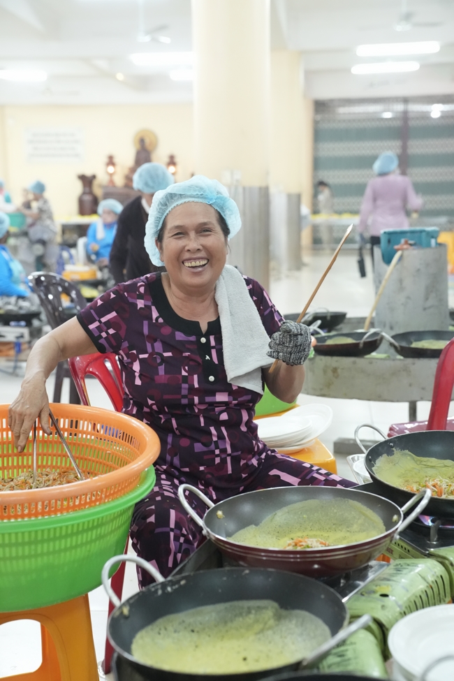 BA NGÀY THIẾT ĐÃI BÁNH XÈO KÍNH MỪNG ĐẠI LỄ PHẬT ĐẢN VESAK 2026 | CHÙA HOẰNG PHÁP.