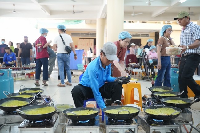 BA NGÀY THIẾT ĐÃI BÁNH XÈO KÍNH MỪNG ĐẠI LỄ PHẬT ĐẢN VESAK 2026 | CHÙA HOẰNG PHÁP.
