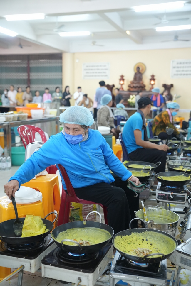 BA NGÀY THIẾT ĐÃI BÁNH XÈO KÍNH MỪNG ĐẠI LỄ PHẬT ĐẢN VESAK 2026 | CHÙA HOẰNG PHÁP.
